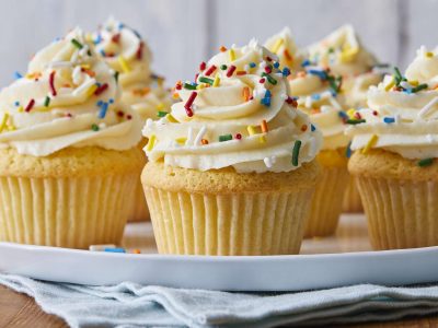 Delicious Cupcakes - Image 2
